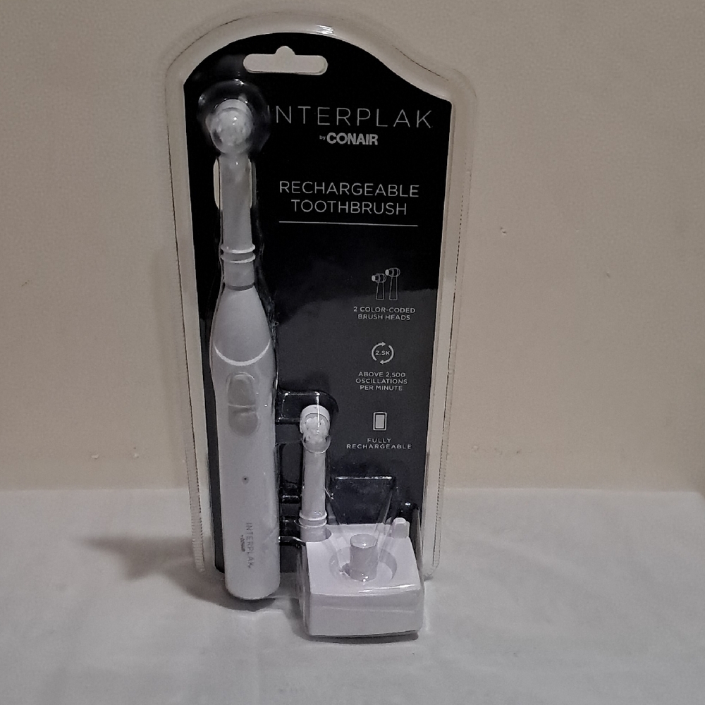 Rechargeable Toothbrush in White with Extra Brush Head